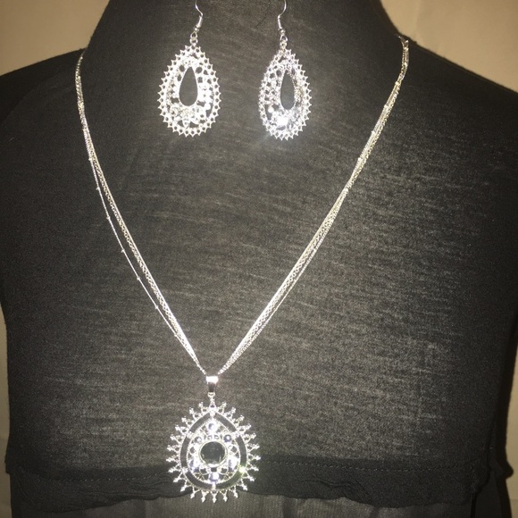 Hannah Necklace and earrings‎ set - Picture 3 of 6